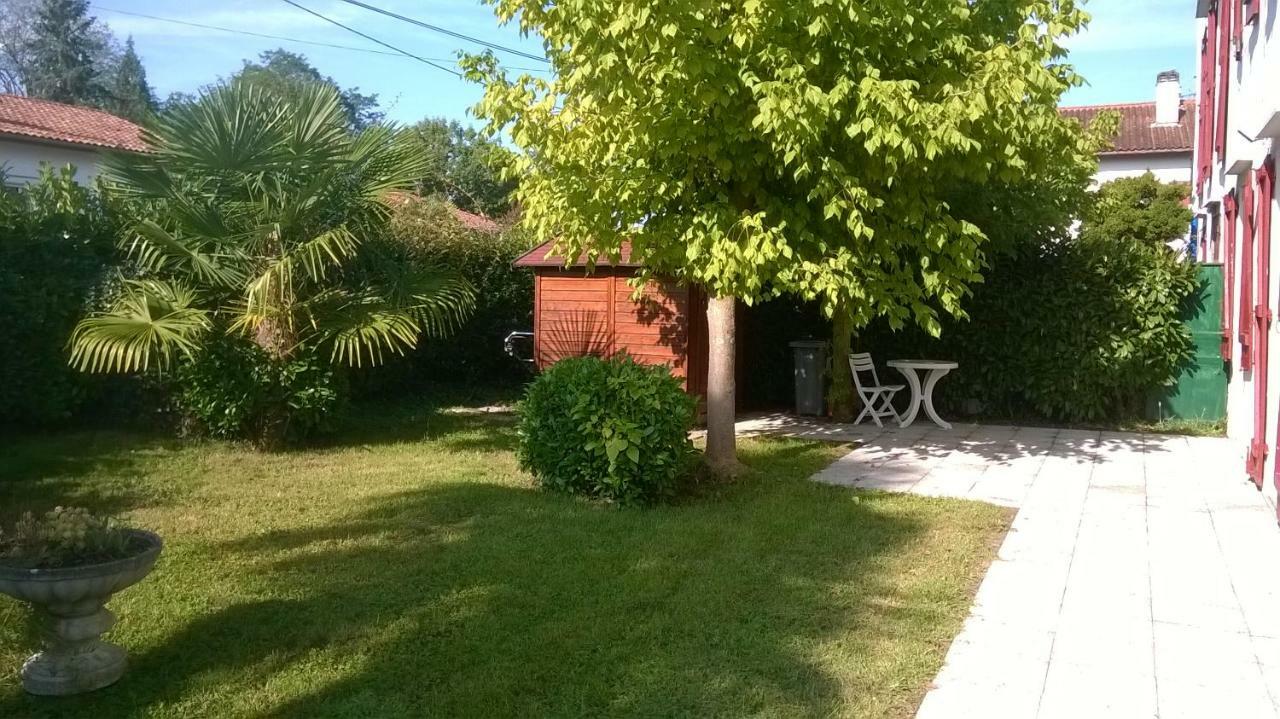 Agreable A Les Bains Apartment